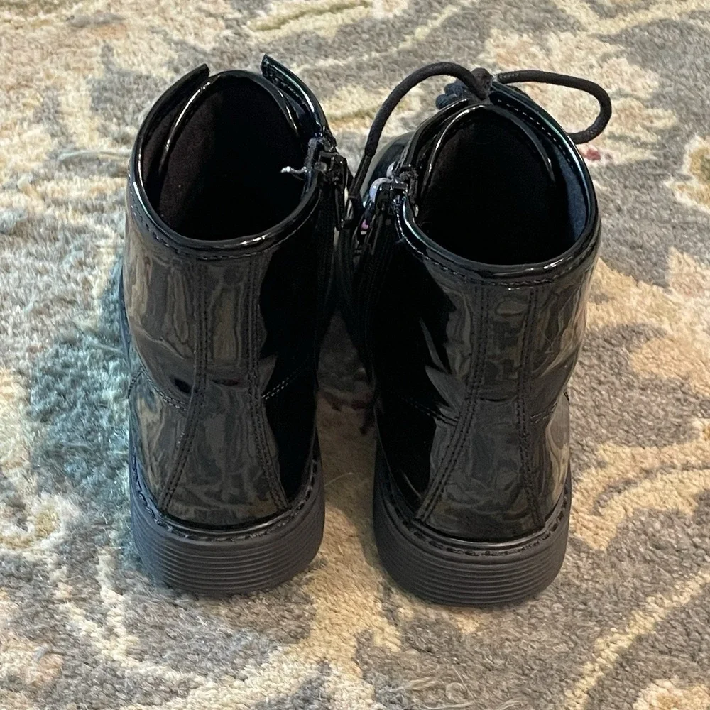 The Children's Place Girls Combat Boots Size 2 Patent Leather Black School